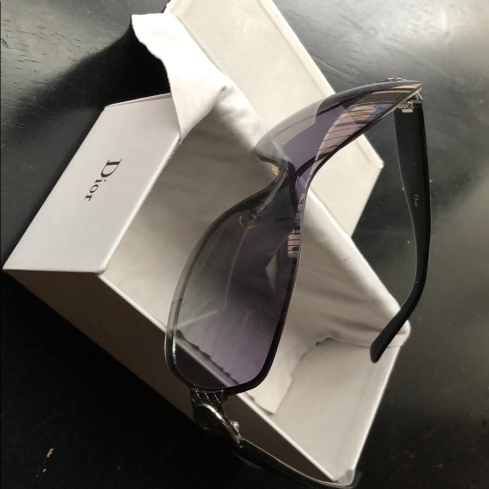 Dior Sunglasses - Picture 3 of 4